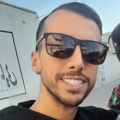 دانلود آهنگ زانکو تورو از دور میبینم مومو مرتب میکنم